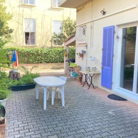Les Sablettes, Atypique Les Pieds Presque Dans L'eau Apartment La Seyne-sur-Mer